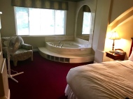 King size bed and jacuzzi tub